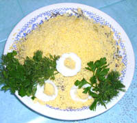 Салат с морской капустой и чесноком