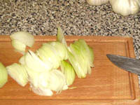Салат с морской капустой и чесноком